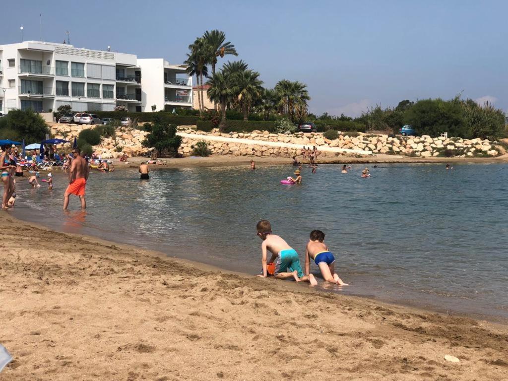 פרוטאראס Trident Beach Apartment מראה חיצוני תמונה