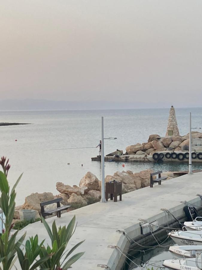 פרוטאראס Trident Beach Apartment מראה חיצוני תמונה