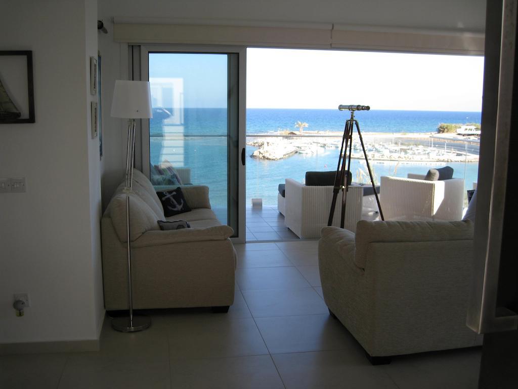 פרוטאראס Trident Beach Apartment מראה חיצוני תמונה