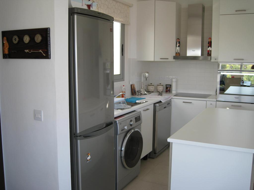פרוטאראס Trident Beach Apartment מראה חיצוני תמונה